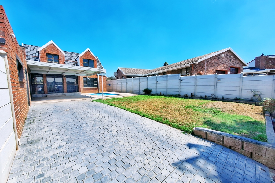4 Bedroom Property for Sale in Noorsekloof Eastern Cape
